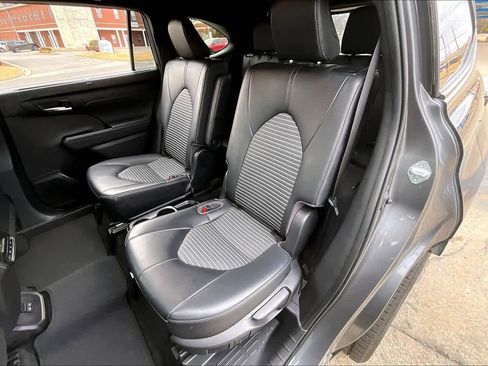 Used 2023 Toyota Highlander XSE image 21