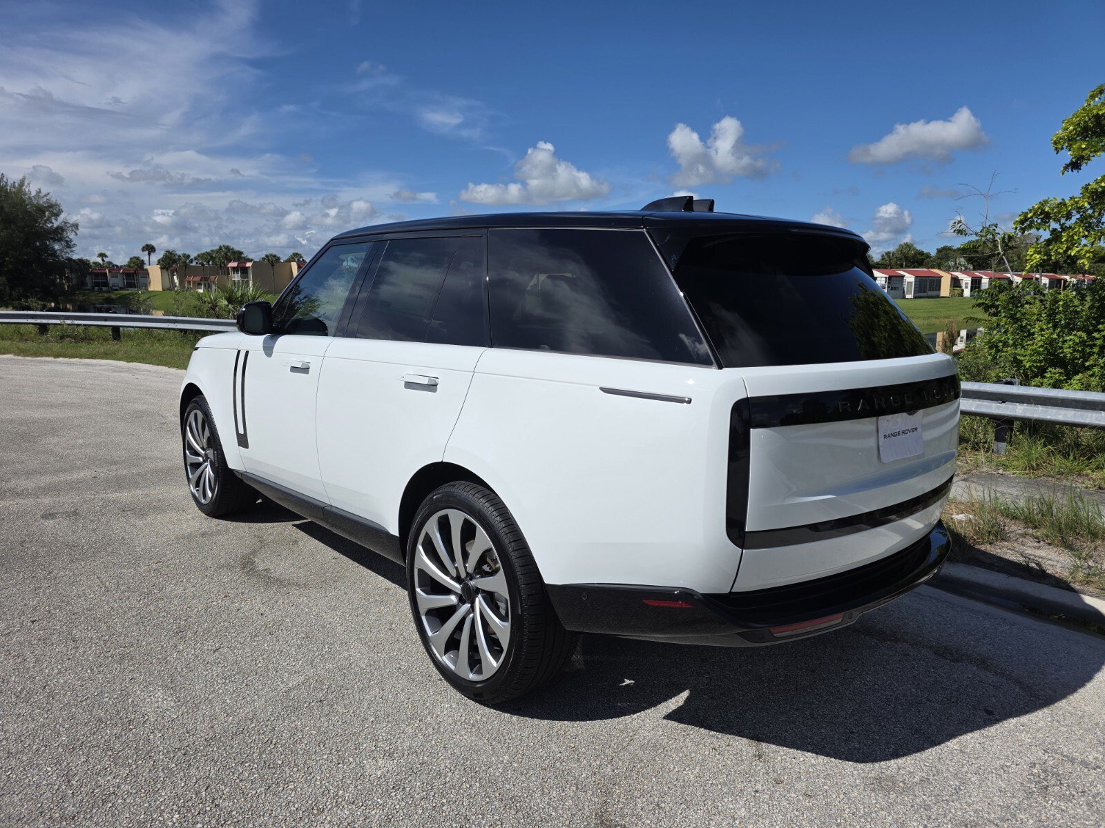 New 2026 Land Rover Range Rover SE AWD/4WD image 2