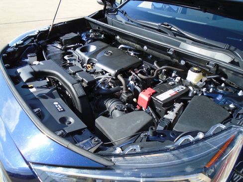 Used 2021 Toyota RAV4 XLE FWD image 19