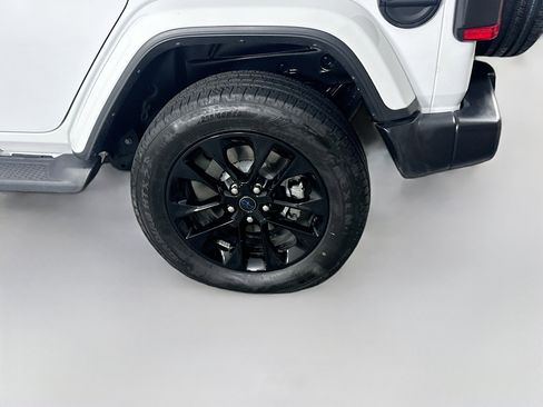 Used 2025 Jeep Wrangler Unlimited Sahara AWD/4WD image 11