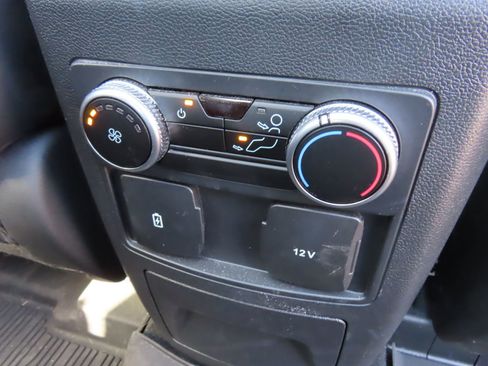 Used 2024 Ford Explorer XLT w/ Equipment Group 202A image 35