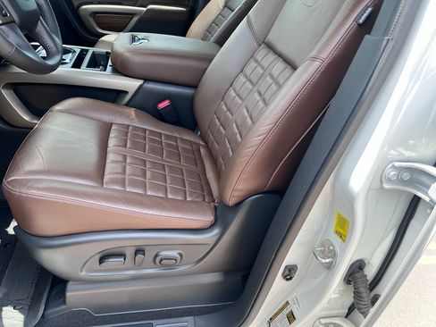 Used 2024 Nissan Titan Platinum Reserve w/ Moonroof Package AWD/4WD image 18