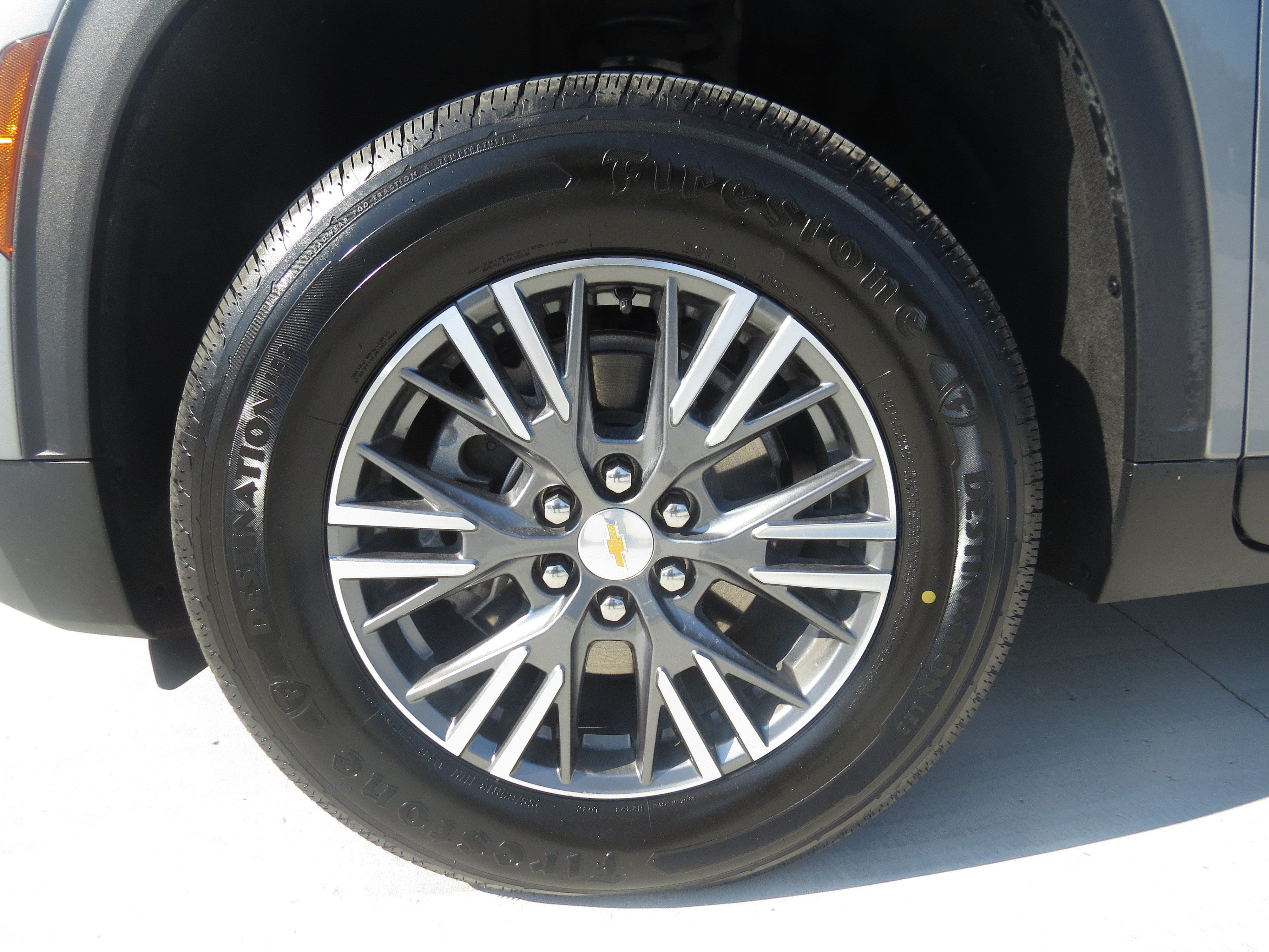 Used 2026 Chevrolet Traverse LT w/ Driver Confidence Package FWD image 12
