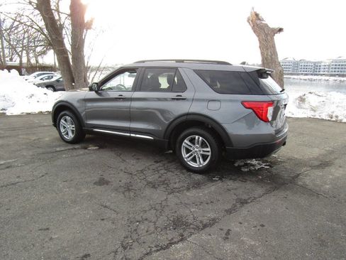 Used 2022 Ford Explorer XLT image 44