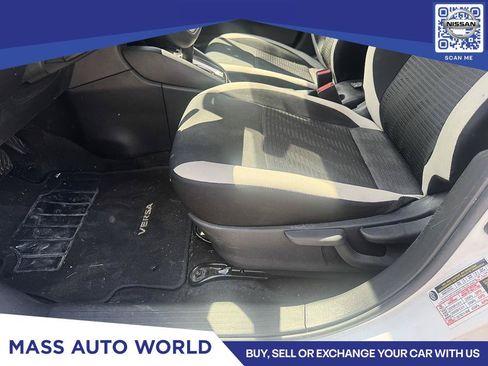 Used 2022 Nissan Versa SV FWD image 7