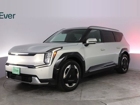 Used 2024 Kia EV9 Land AWD/4WD image 2
