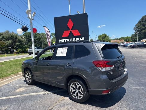 Used 2023 Subaru Forester Premium AWD/4WD image 5