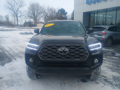 Used 2023 Toyota Tacoma TRD Off-Road image 2