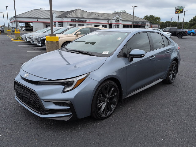 Used 2025 Toyota Corolla SE FWD image 3