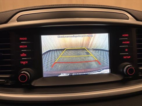 Certified 2019 Kia Sorento LX image 17