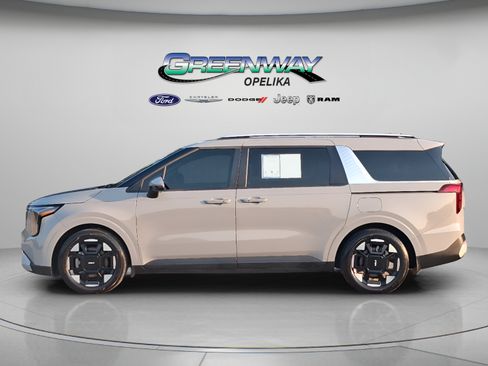 Used 2025 Kia Carnival EX FWD image 4