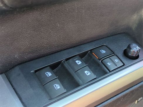 Used 2019 Toyota Tacoma Limited image 12