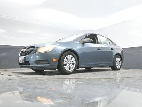 Used 2012 Chevrolet Cruze LS FWD image 43