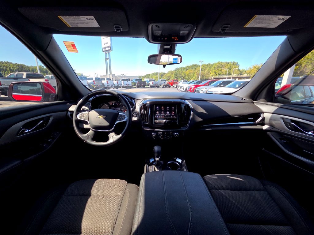 Used 2023 Chevrolet Traverse LT FWD image 29