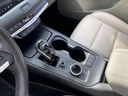 Used 2023 Cadillac XT4 Luxury w/ Cold Weather Package image 17