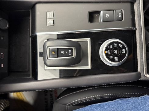 Used 2024 Mitsubishi Outlander 4WD Plug-In Hybrid image 21