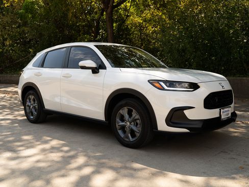 Certified 2026 Honda HR-V LX image 2