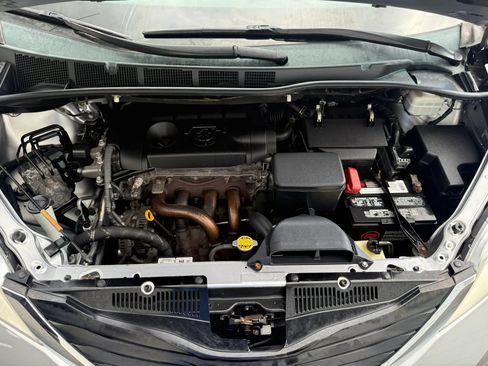 Used 2012 Toyota Sienna LE FWD image 36