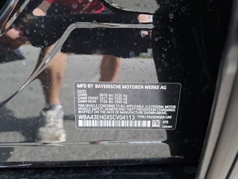 Certified 2025 BMW 750e xDrive image 38