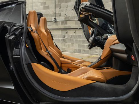 Used 2020 McLaren 720S Spider image 53