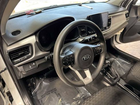 Used 2021 Kia Rio S FWD image 2