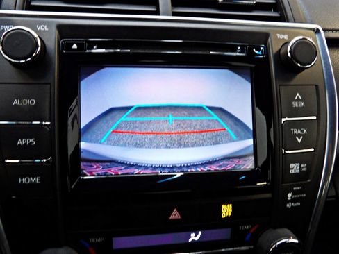 Used 2015 Toyota Camry XLE w/ Moonroof Package FWD image 16