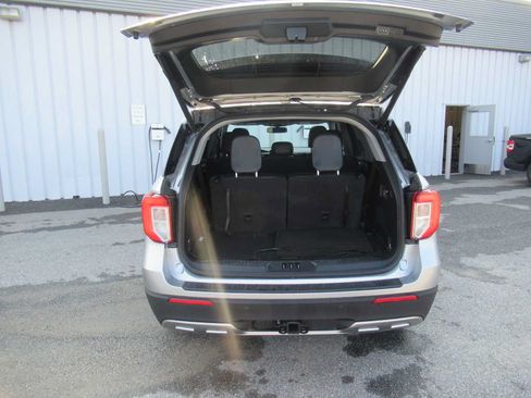Used 2024 Ford Explorer XLT w/ Equipment Group 202A AWD/4WD image 18