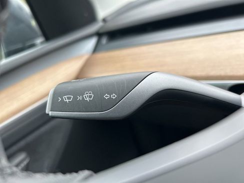 Used 2025 Tesla Model Y Long Range RWD image 25