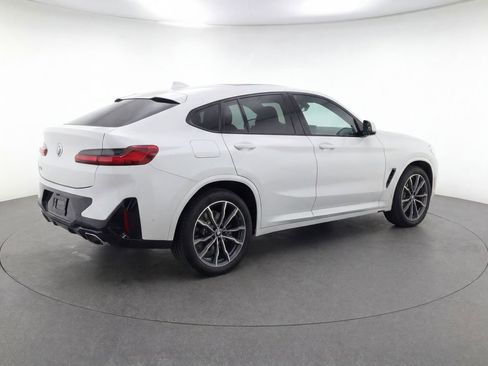Used 2022 BMW X4 xDrive30i w/ M Sport Package AWD/4WD image 4