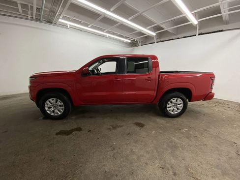Used 2023 Nissan Frontier SV image 3