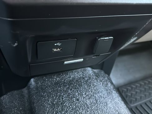 Used 2017 Ford F250 XLT w/ FX4 Off-Road Package AWD/4WD image 19