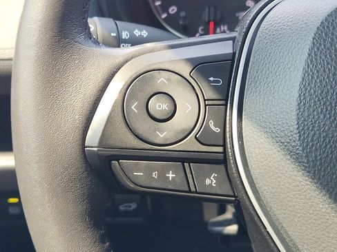 Used 2022 Toyota RAV4 XLE Premium AWD/4WD image 22