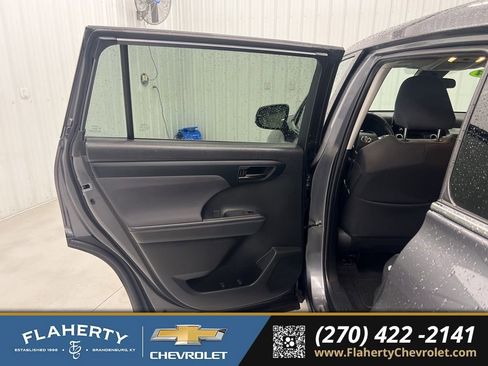 Used 2024 Toyota Highlander LE image 10