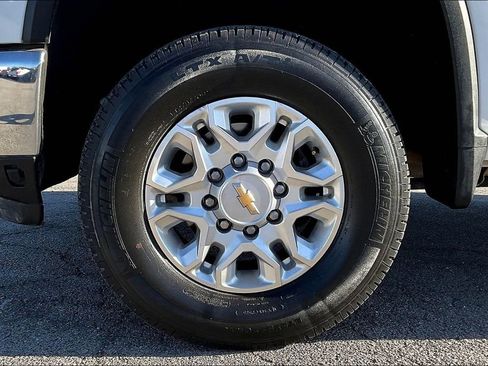 Used 2024 Chevrolet Silverado 2500 LTZ w/ LTZ Convenience Package image 8