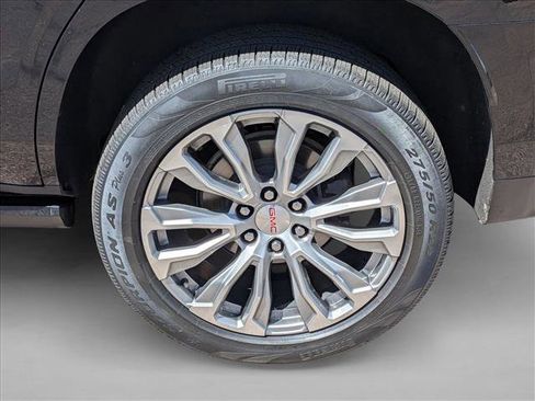 Used 2021 GMC Yukon Denali w/ Denali Premium Package AWD/4WD image 9