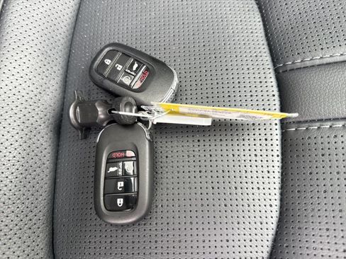 Used 2025 Honda Pilot Elite image 27