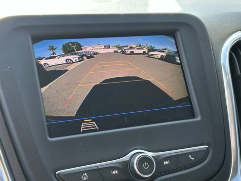 Used 2020 Chevrolet Equinox LS FWD image 6