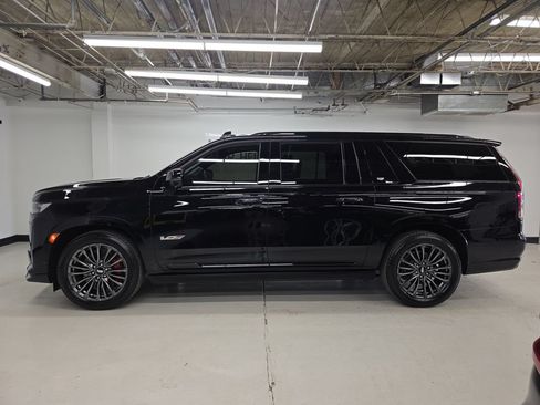 Used 2023 Cadillac Escalade ESV V AWD/4WD image 13