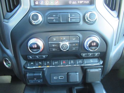 Used 2020 GMC Sierra 1500 SLT w/ SLT Premium Plus Package AWD/4WD image 27