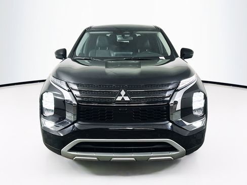 Used 2024 Mitsubishi Outlander SE image 2