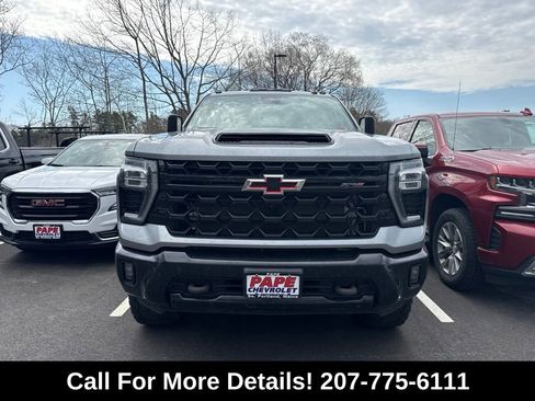 Used 2024 Chevrolet Silverado 2500 ZR2 w/ Technology Package AWD/4WD image 3