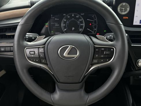 Used 2024 Lexus ES 300h w/ Premium Package image 11