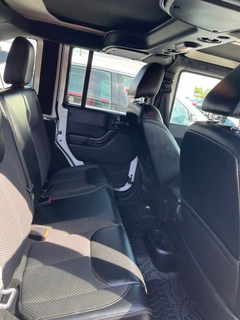 Used 2016 Jeep Wrangler Unlimited Sahara AWD/4WD image 8