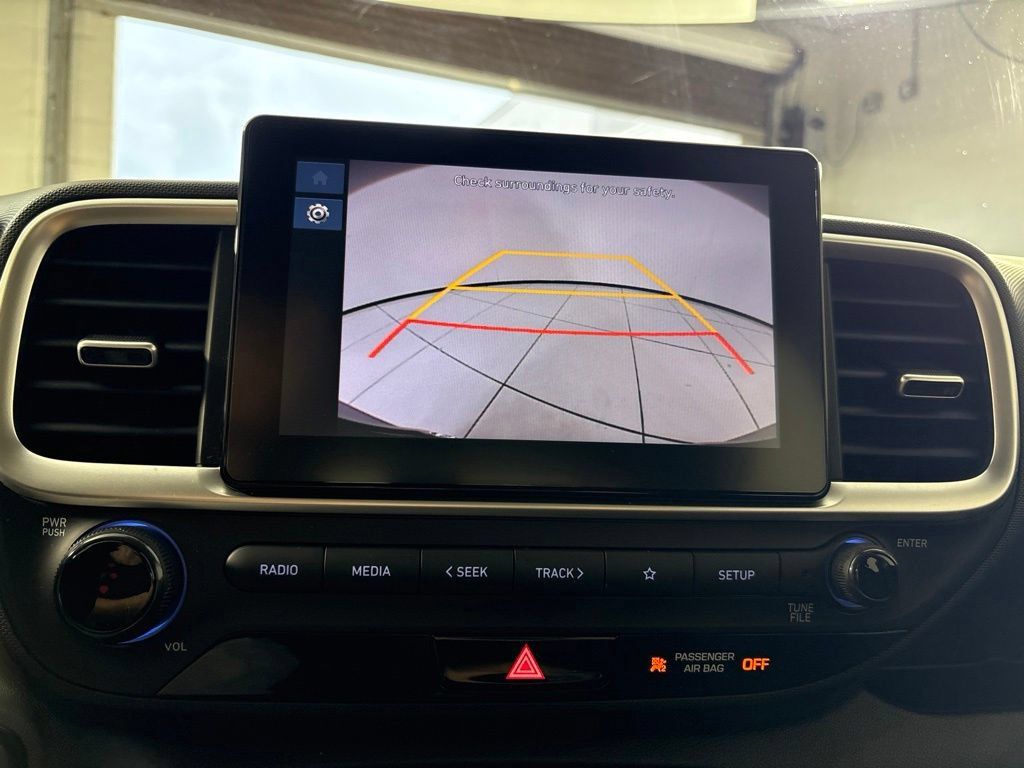 Used 2024 Hyundai Venue SEL FWD image 29