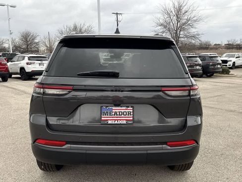 New 2026 Jeep Grand Cherokee Altitude RWD image 5