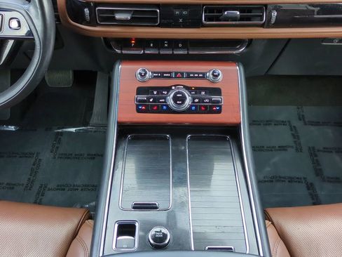 Used 2023 Lincoln Aviator Reserve w/ Equipment Group 201A image 18