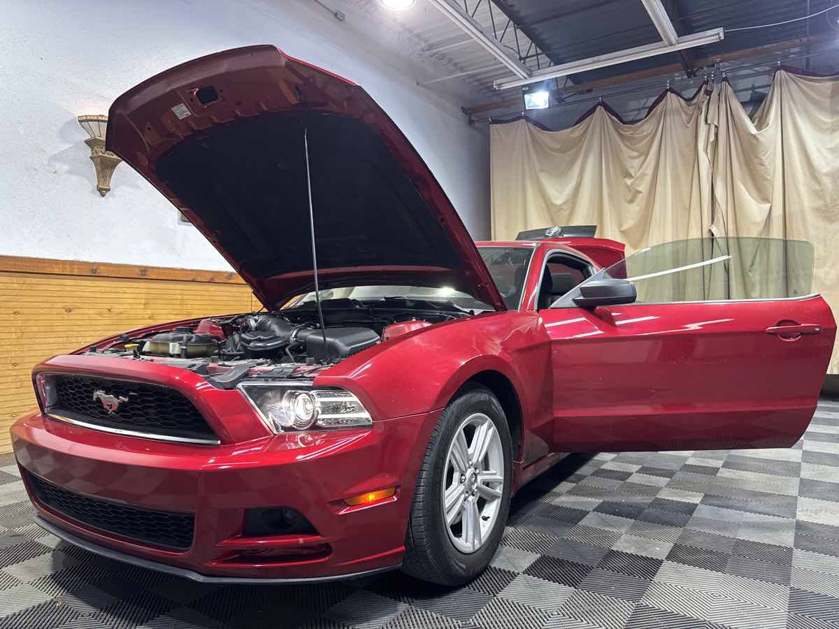 Used 2013 Ford Mustang Coupe RWD image 9