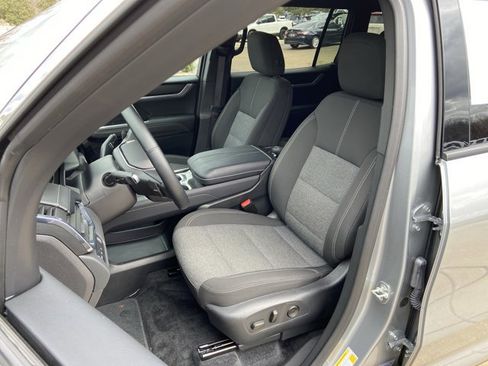 Used 2025 GMC Acadia Elevation image 17