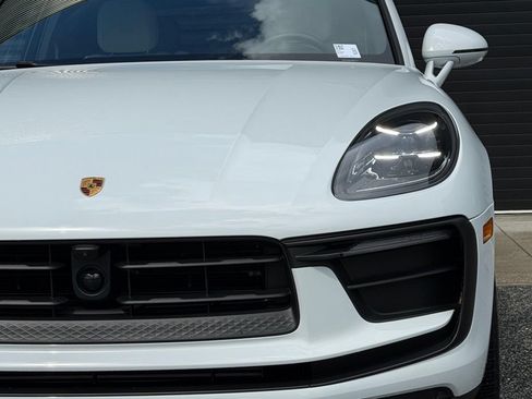 Certified 2026 Porsche Macan AWD/4WD image 28