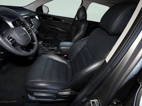 Used 2019 Kia Sorento FWD image 11